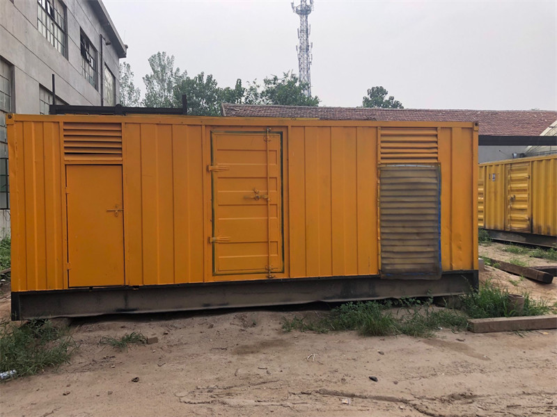市中发电机出租进行负载测试时，电瓶电量不足的具体判断标准是什么？